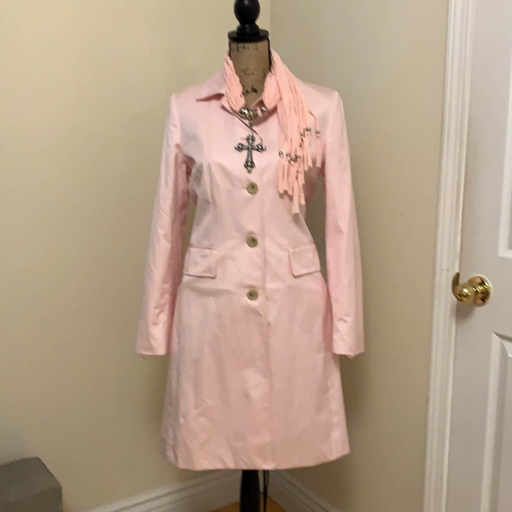 Lovely all weather lightweight coat in pink.